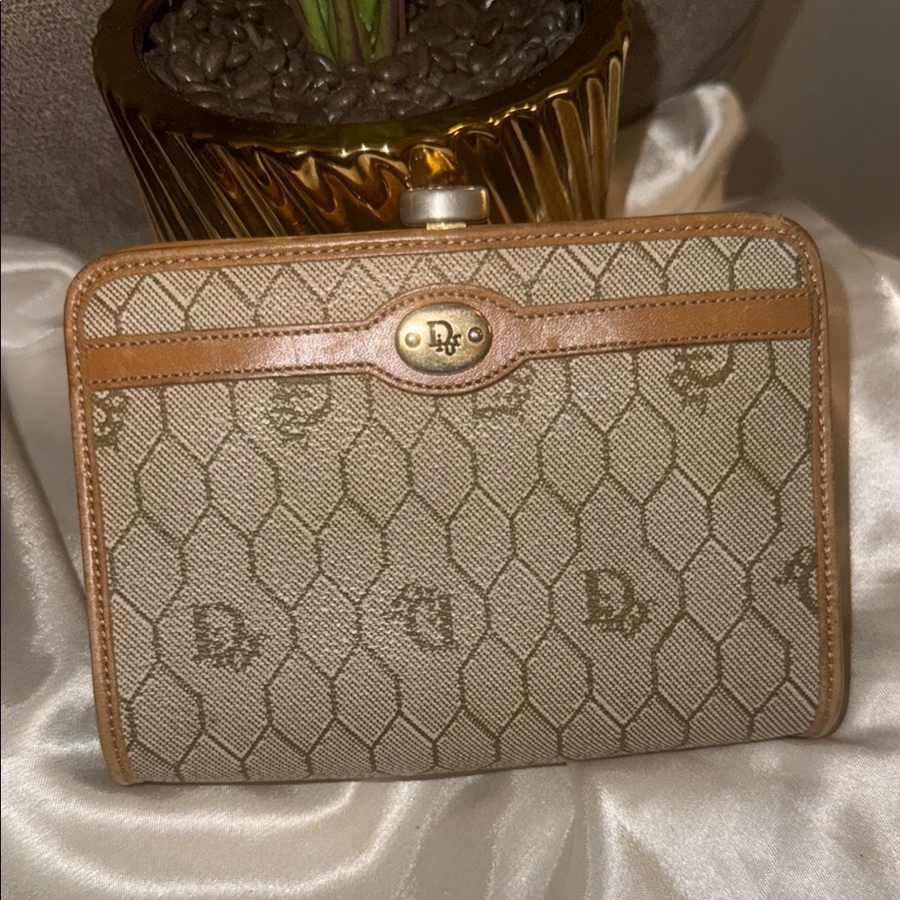 DIOR KISSLOCK POUCH